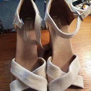 Canvas Light Tan Toms Wedge Sandals (Siz 8.5)